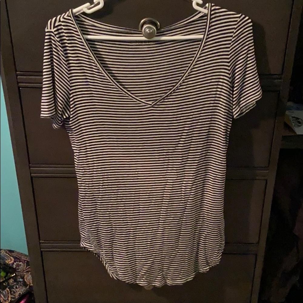 mudd v-neck t-shirt